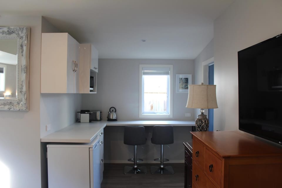 Kitchen or kitchenette, Breakfast