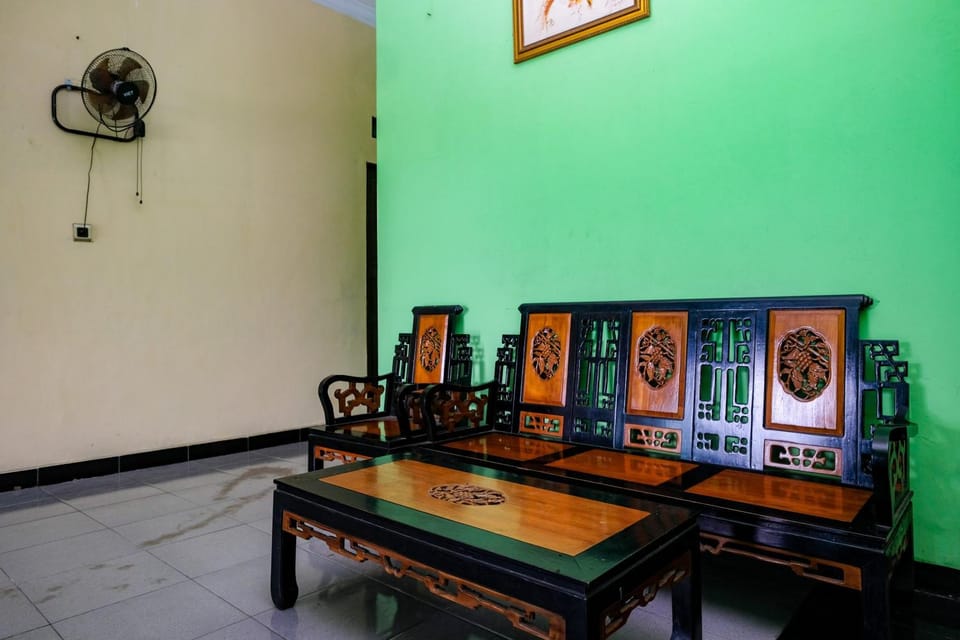 Seating area, Breakfast