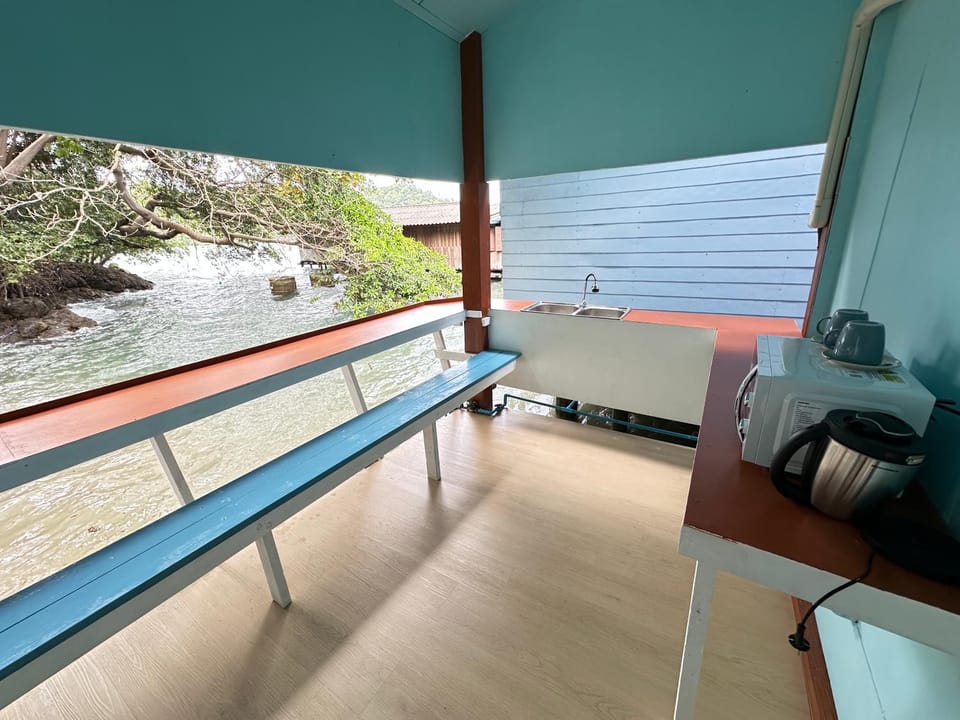 Koh Chang Baanrimtalay Resort in Ko Chang