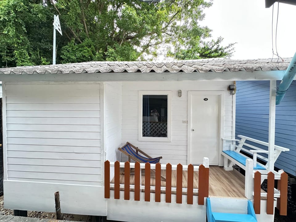 Koh Chang Baanrimtalay Resort in Ko Chang