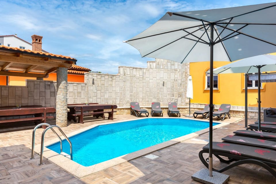 Property building, Swimming pool