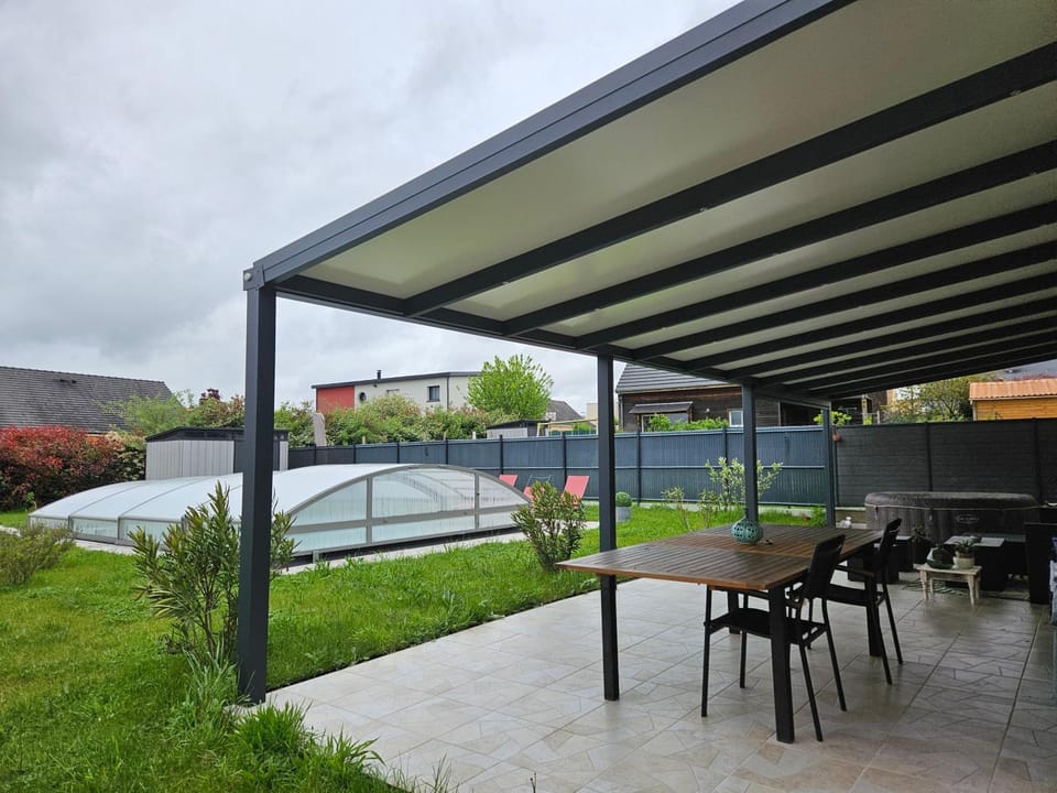 Idéal 24H voiture, moto, camion Bed and Breakfast in Pays de la Loire