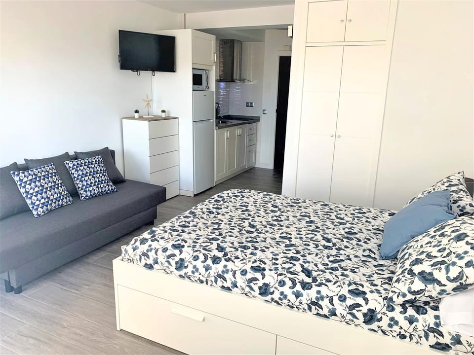 Bed, TV and multimedia