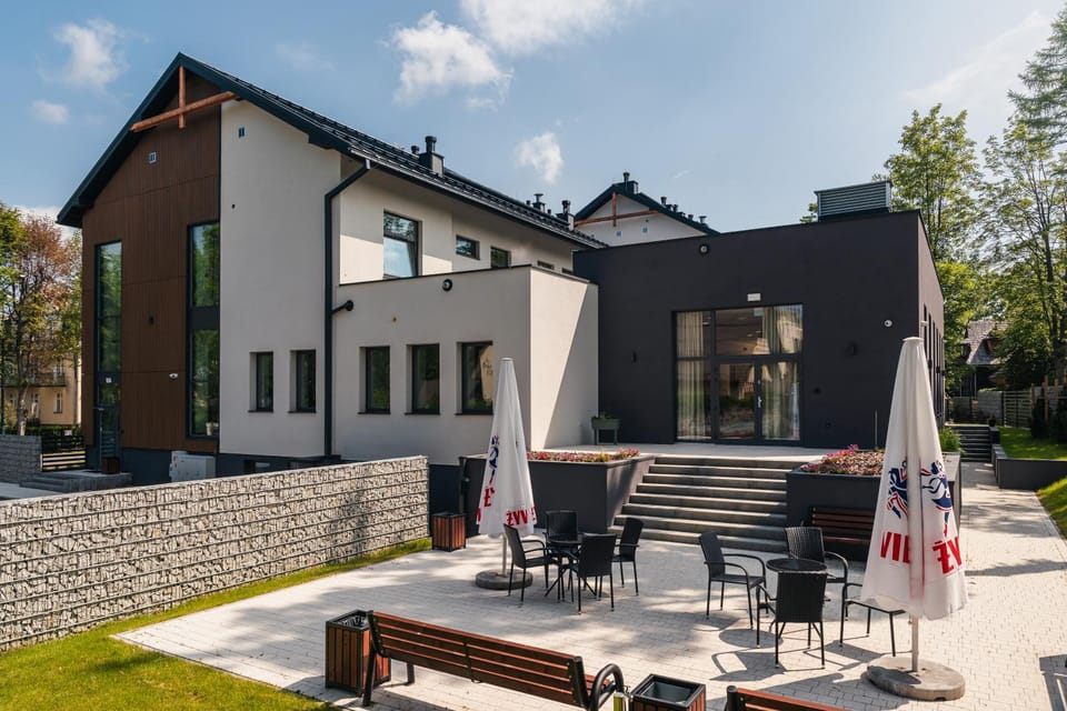 Property building, Patio, Day, Garden, Seating area, Garden view
