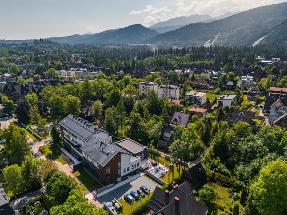 Property building, Spring, Neighbourhood, Natural landscape, Bird's eye view, City view, Mountain view