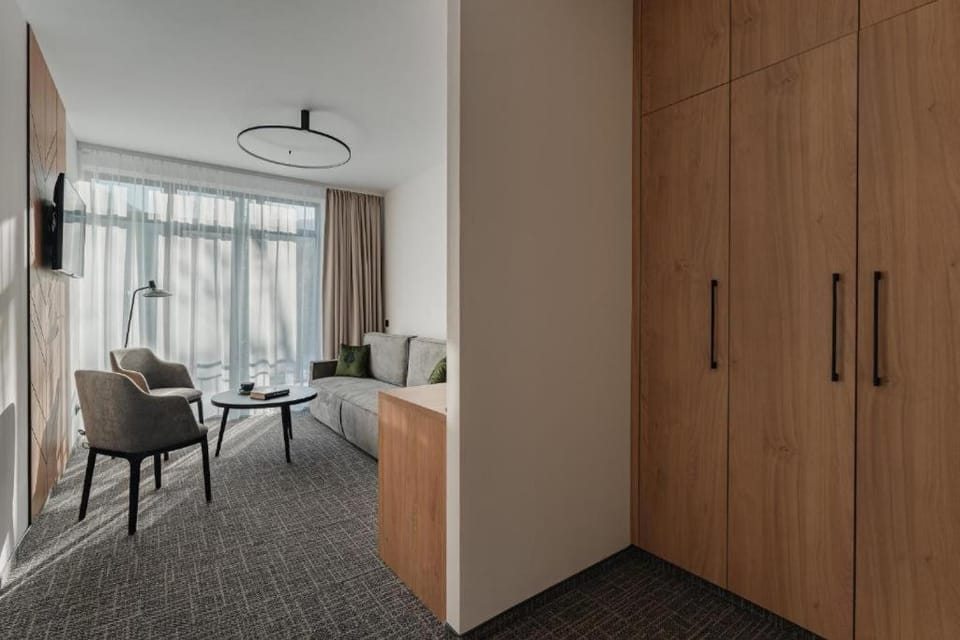 TV and multimedia, Living room, Seating area, wardrobe