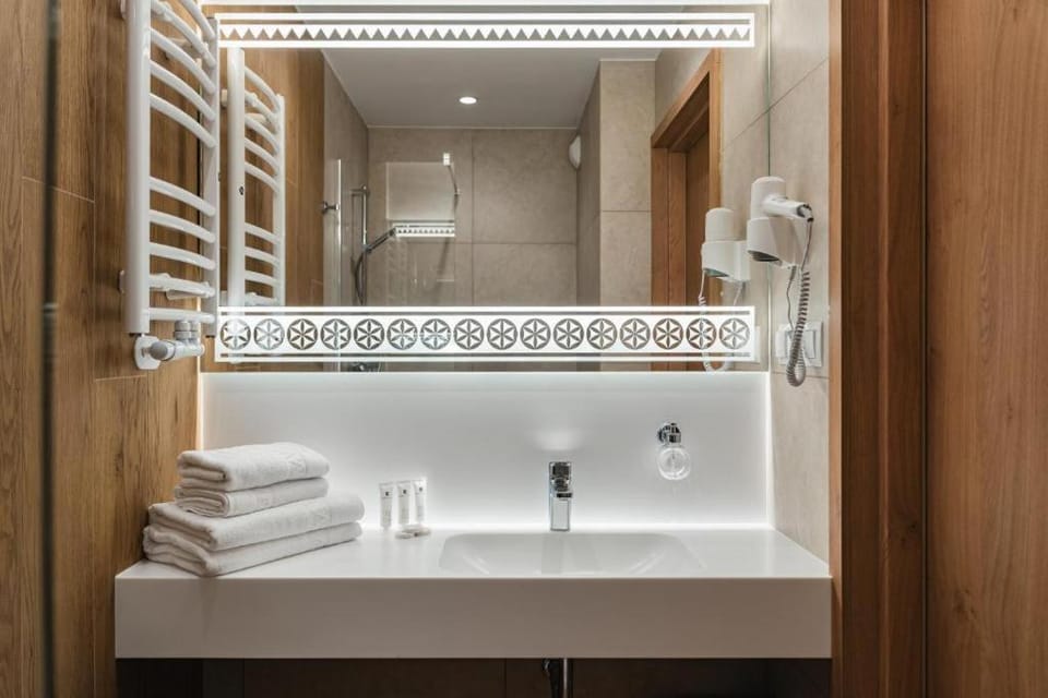 Shower, Bathroom, towels