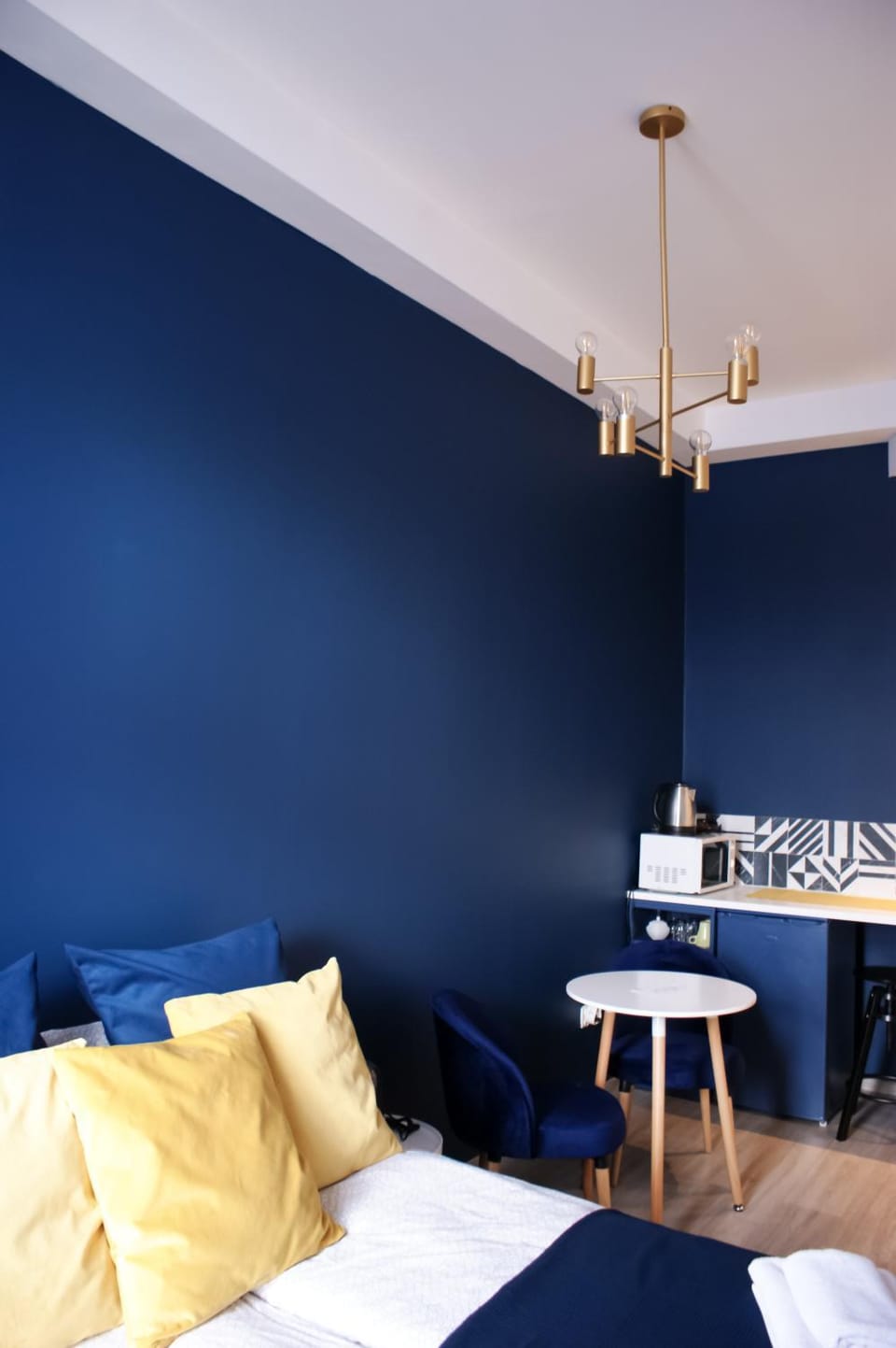 Bed, Kitchen or kitchenette