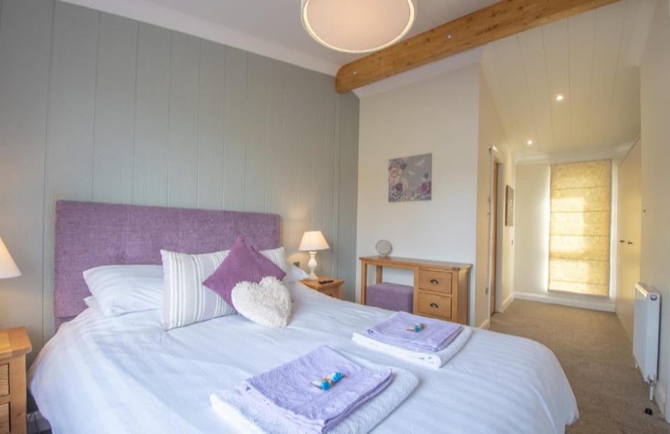 2 Bedroom Sleeps 4 Lodge-Smart Tv-Hot tub-Dogs Ok House in Scotland