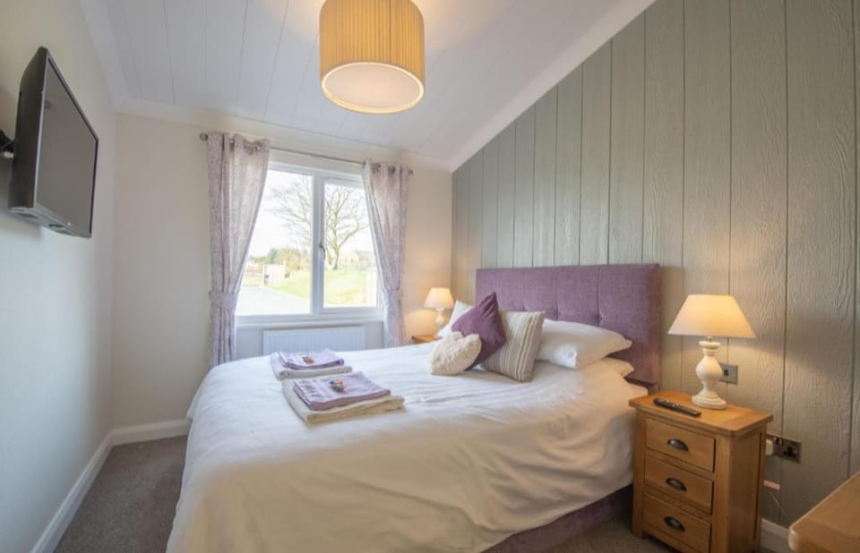 2 Bedroom Sleeps 4 Lodge-Smart Tv-Hot tub-Dogs Ok House in Scotland