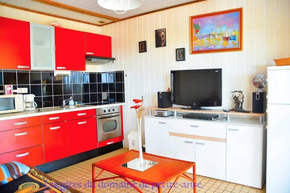 Charmant bungalow F3 sur la plage de petite anse, Bouillante House in Bouillante