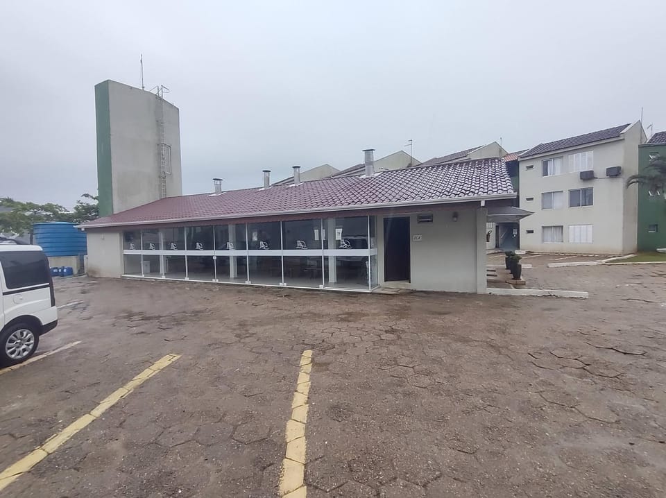 APTO TÉRREO a 50 Metros do MAR em Condomínio com PISCINAS MARAVILHOSAS Apartment in Guaratuba