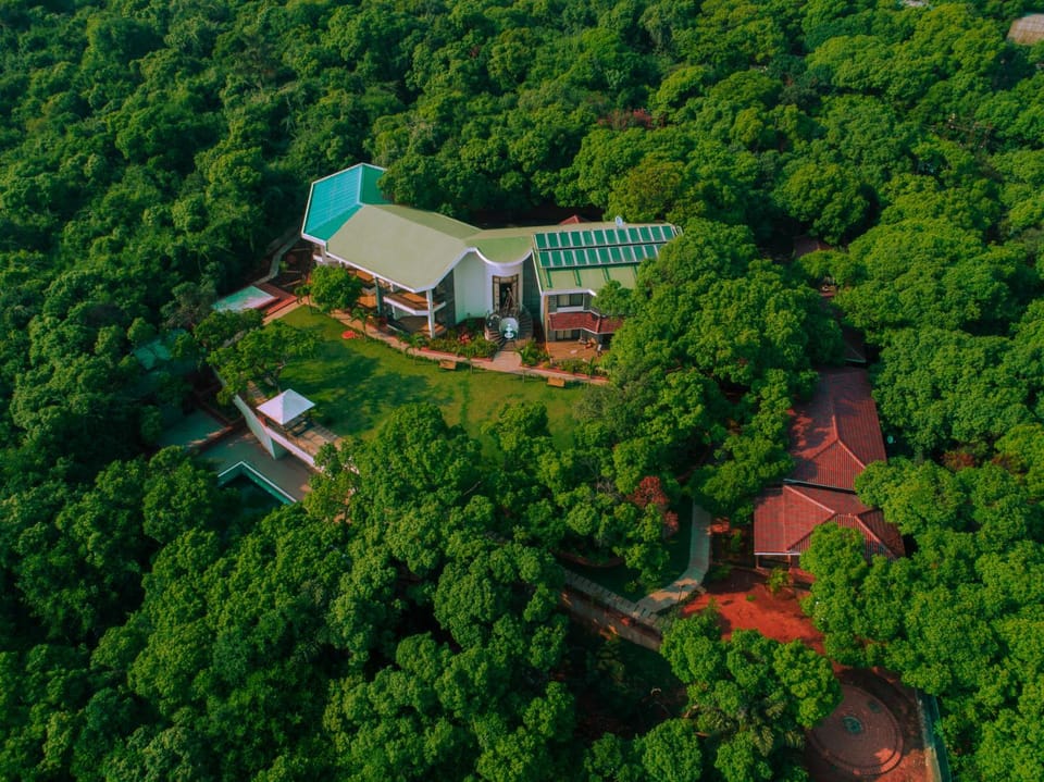 Property building, Property logo or sign, Bird's eye view, Garden, View (from property/room), Area and facilities