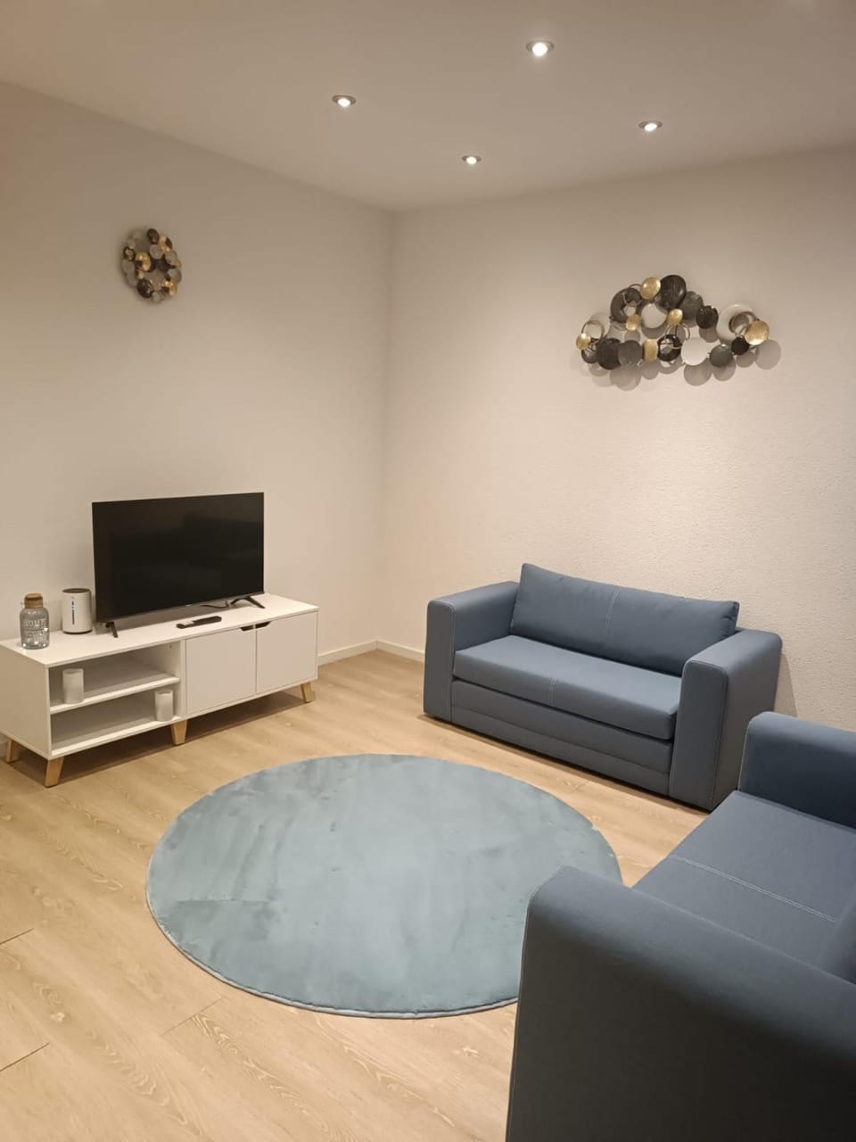Communal lounge/ TV room, Living room, Seating area