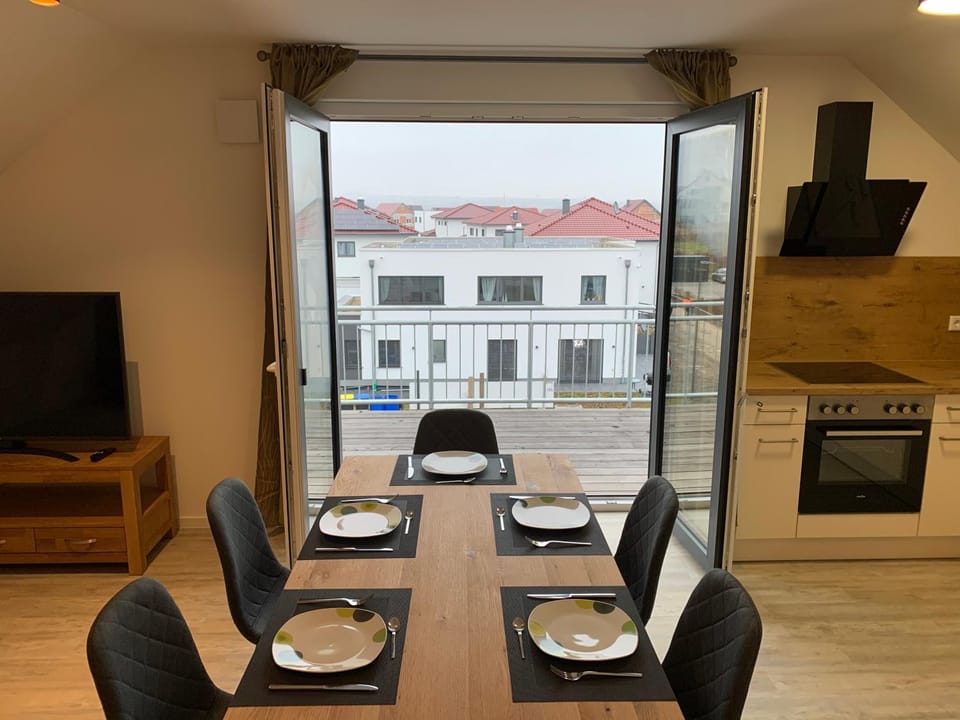 Neighbourhood, Balcony/Terrace, Dining area