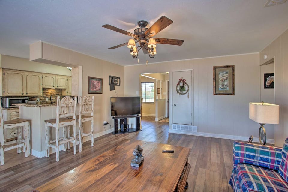 Home in Historic Waxahachie with Yard and Patio! House in Waxahachie
