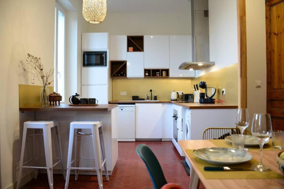 Coffee/tea facilities, dishwasher, minibar, pet friendly, stove, toaster