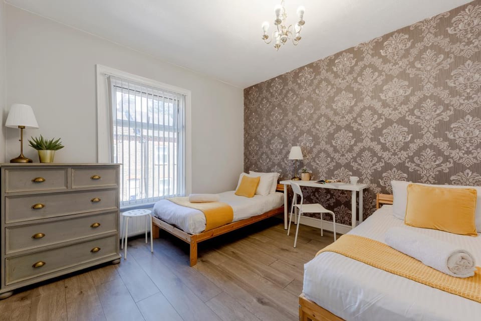 Wimborne House, 3BR, Airport, M1, 6 beds House in Luton
