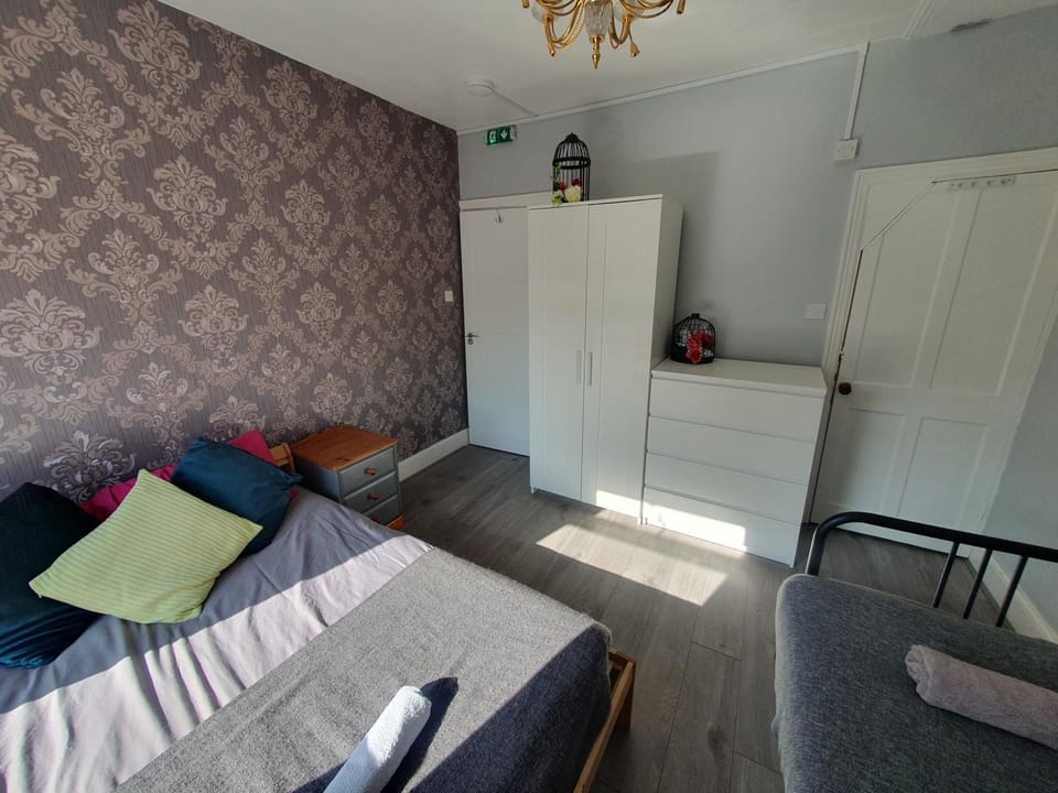 Wimborne House, 3BR, Airport, M1, 6 beds House in Luton