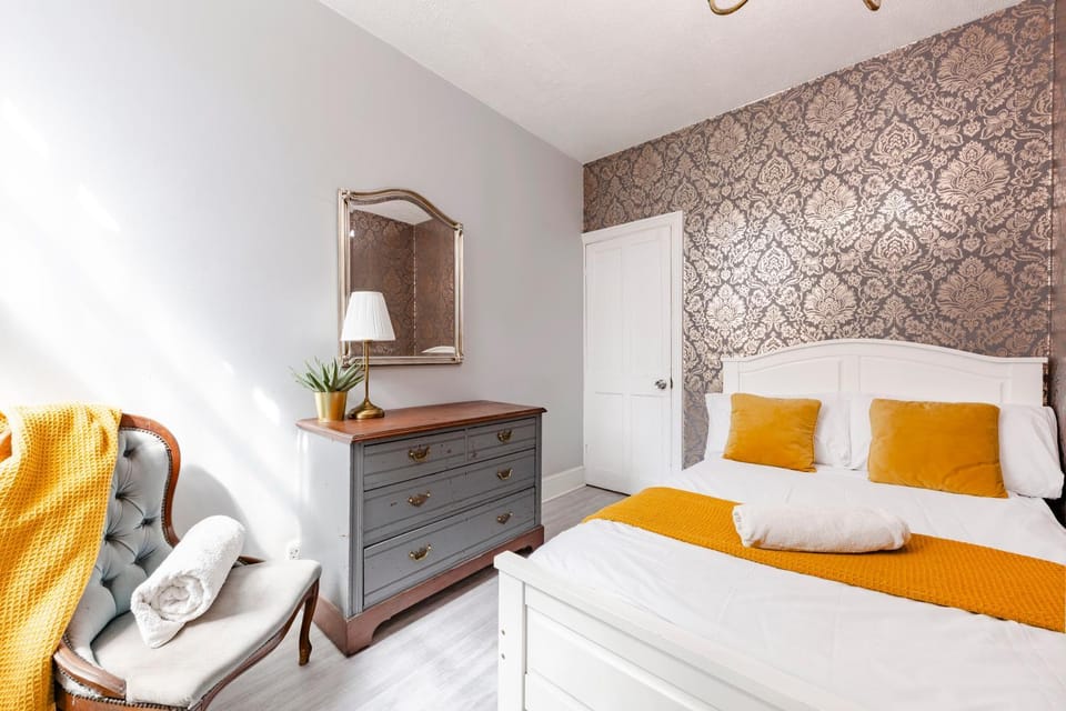 Wimborne House, 3BR, Airport, M1, 6 beds House in Luton