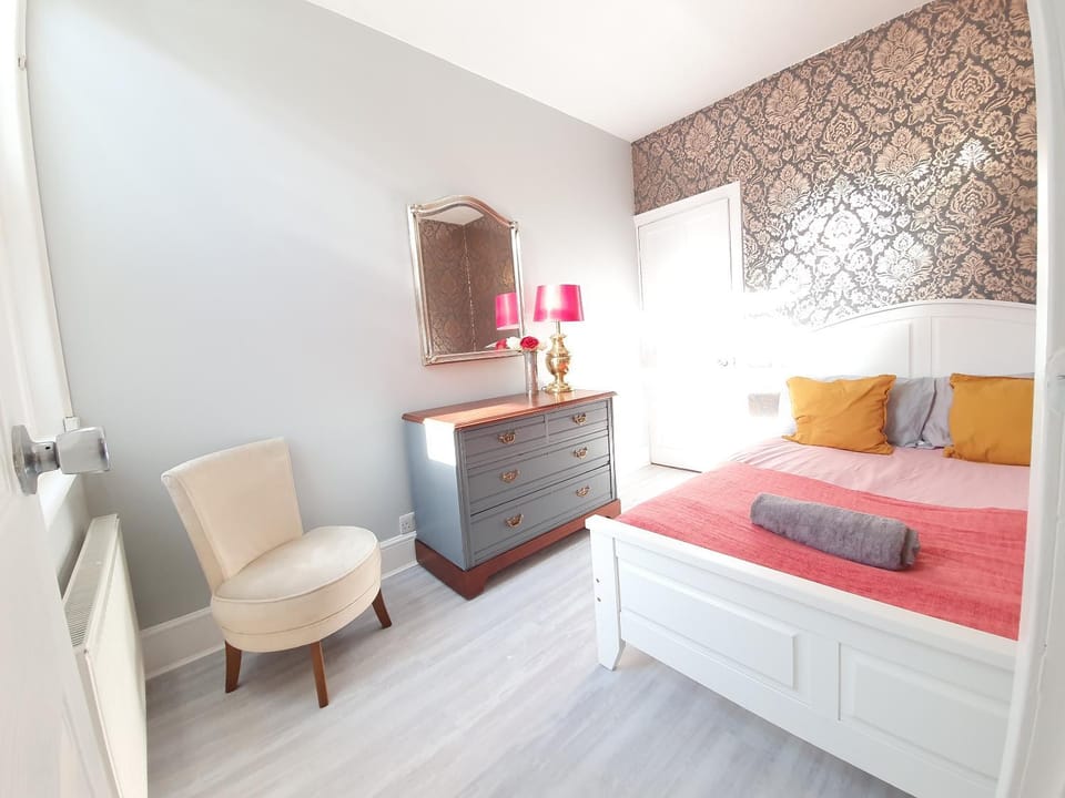 Wimborne House, 3BR, Airport, M1, 6 beds House in Luton