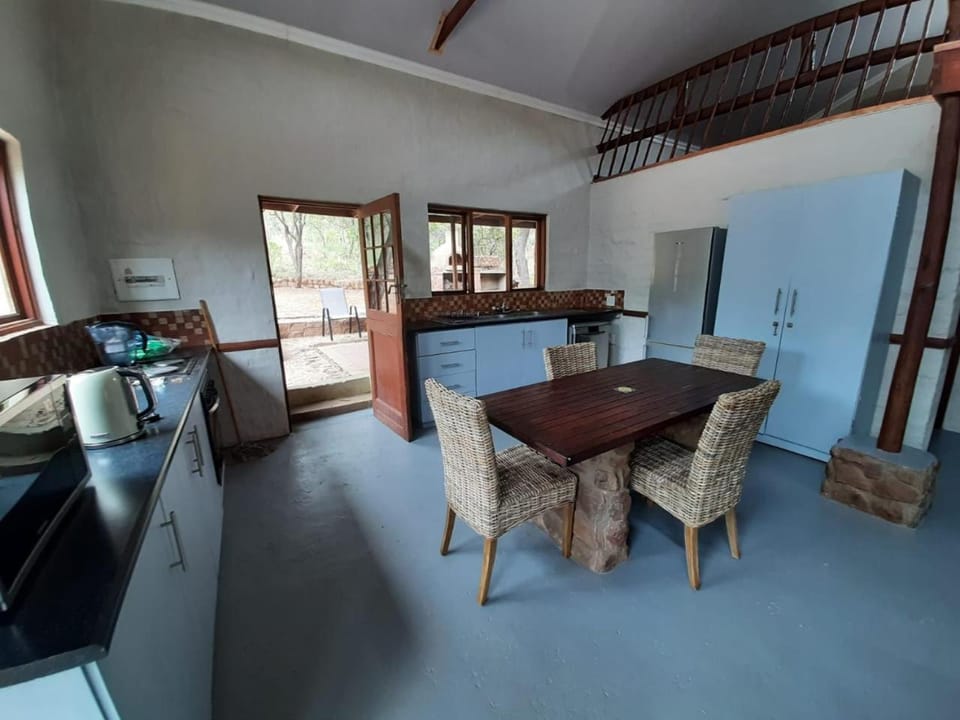 Kitchen or kitchenette, Seating area