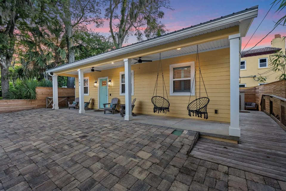 Citrus Hideaway - Steps to City Center House in Saint Augustine