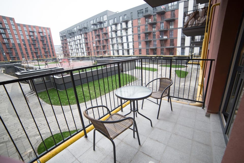 Апартаменти з 2 спальнями та балконом в новобудові Авалон Apartment in Lviv