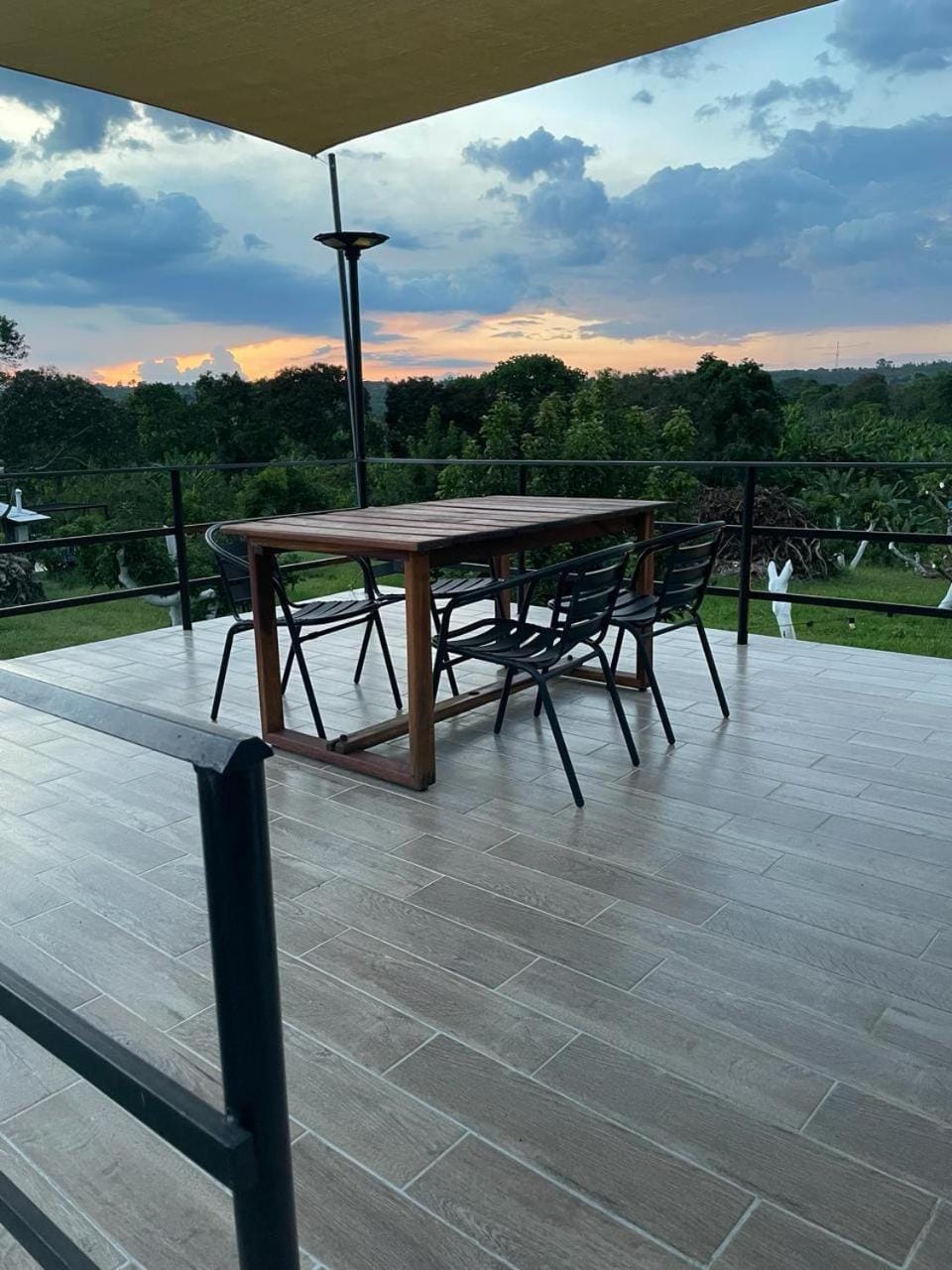 Day, Natural landscape, Balcony/Terrace, Dining area