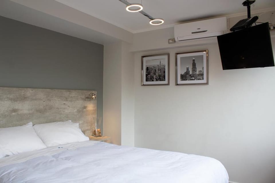 Bed, TV and multimedia, Photo of the whole room, Bedroom, air conditioner
