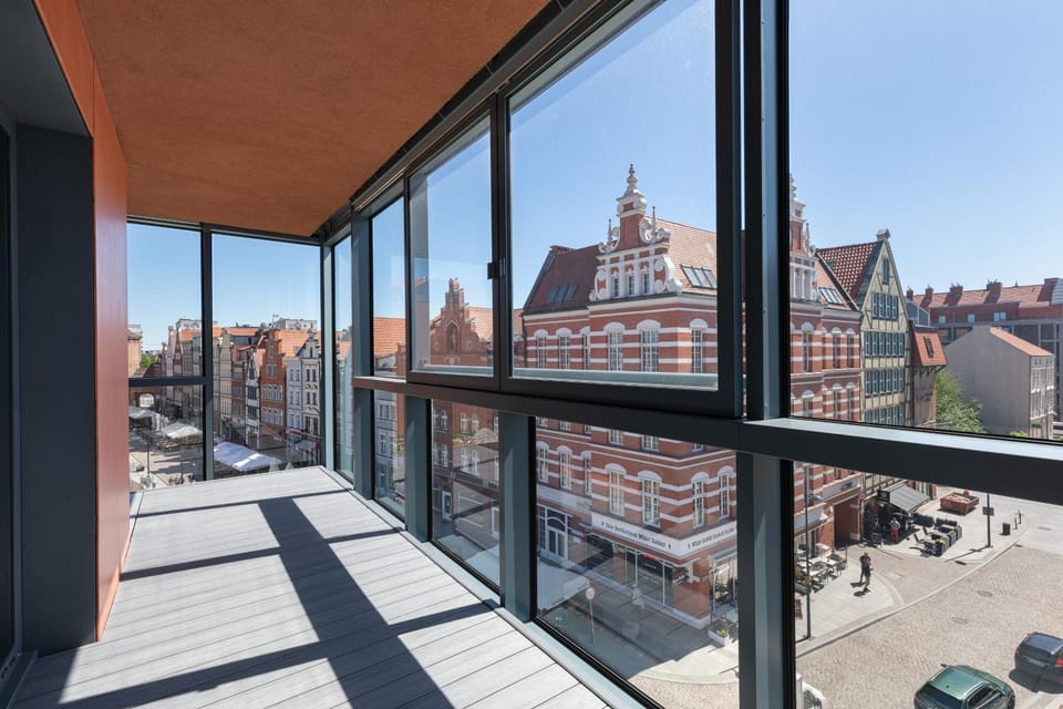 Balcony/Terrace, Street view