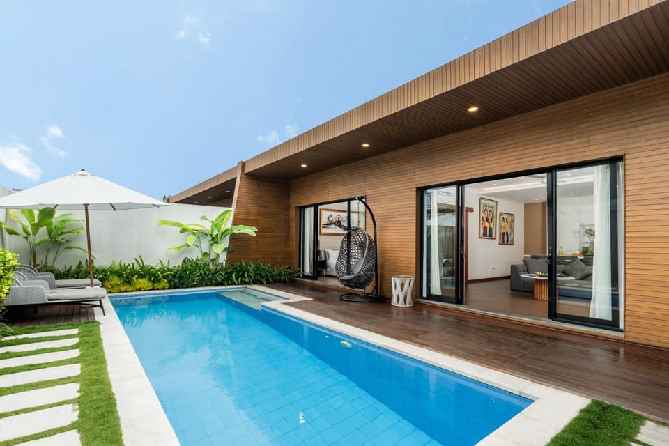 Property building, Patio, Day, Garden, Garden view, Pool view, Swimming pool, sunbed