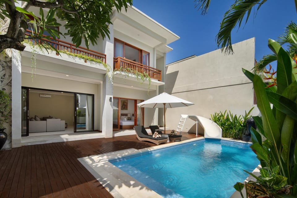Property building, Patio, Day, Garden, Balcony/Terrace, Garden view, Pool view, Swimming pool, sunbed