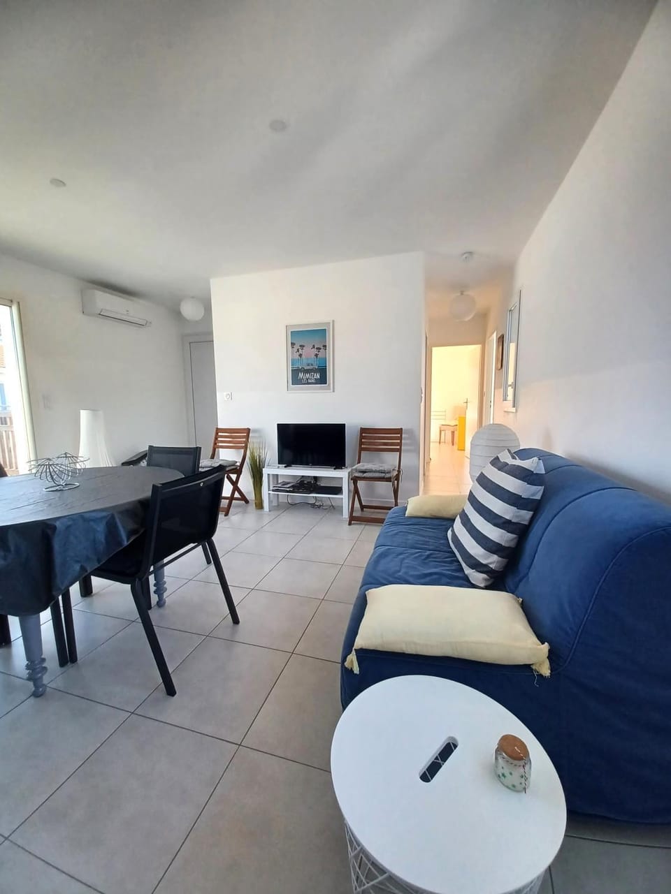 TV and multimedia, Living room, Seating area, Dining area