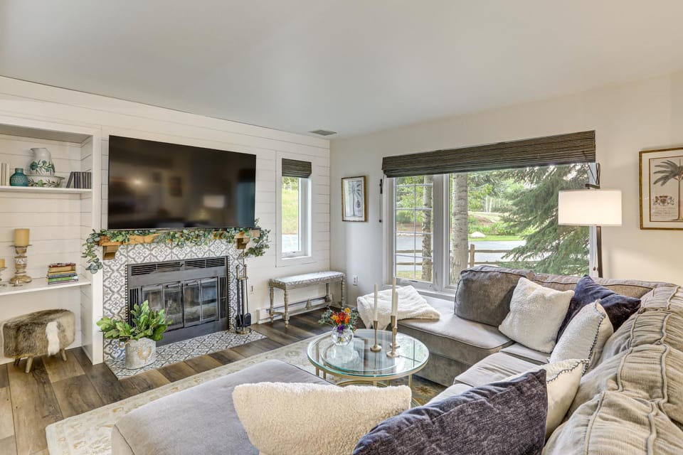 Hike, Ski & Golf: Fully Renovated Edwards Townhome House in Edwards