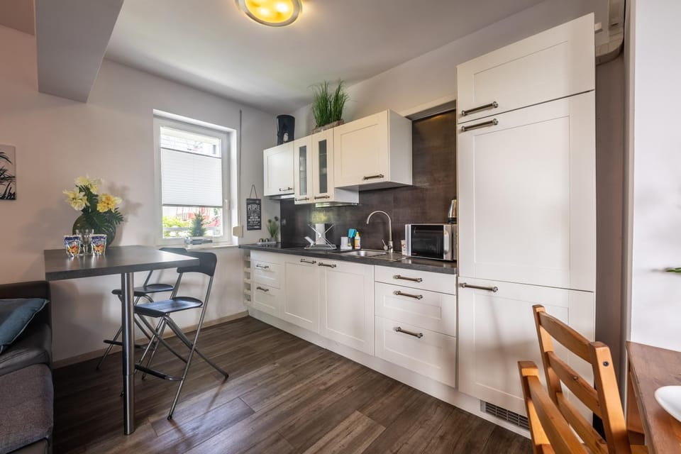 Kitchen or kitchenette, dishwasher, oven, pet friendly