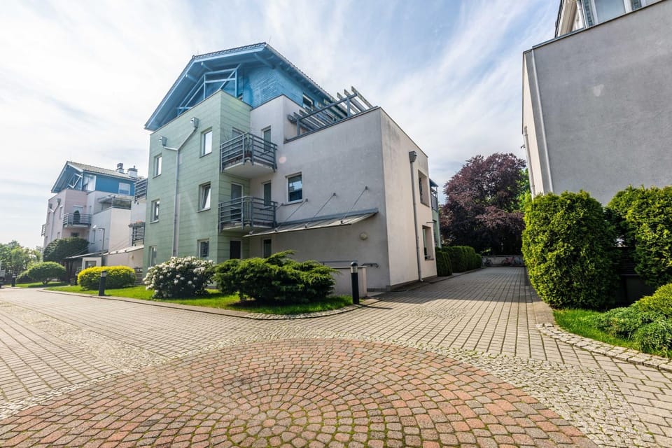 Property building, Day, Neighbourhood, Street view