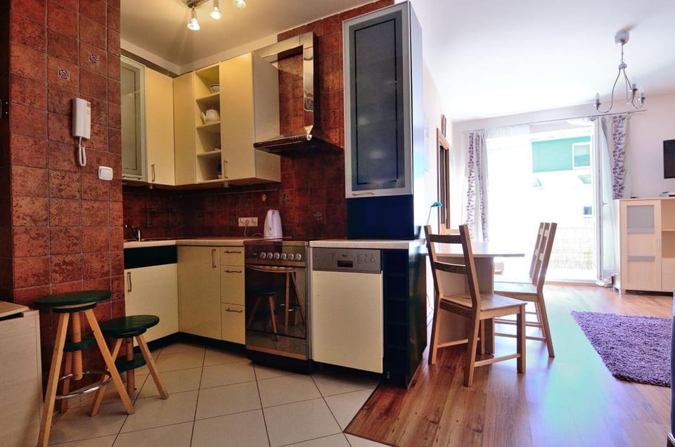Kitchen or kitchenette, Breakfast