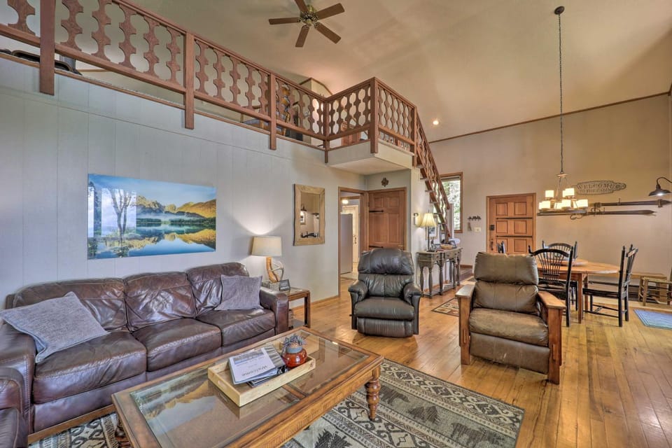 Hot Tub & Scenic Views: Beech Mountain Retreat House in Beech Mountain