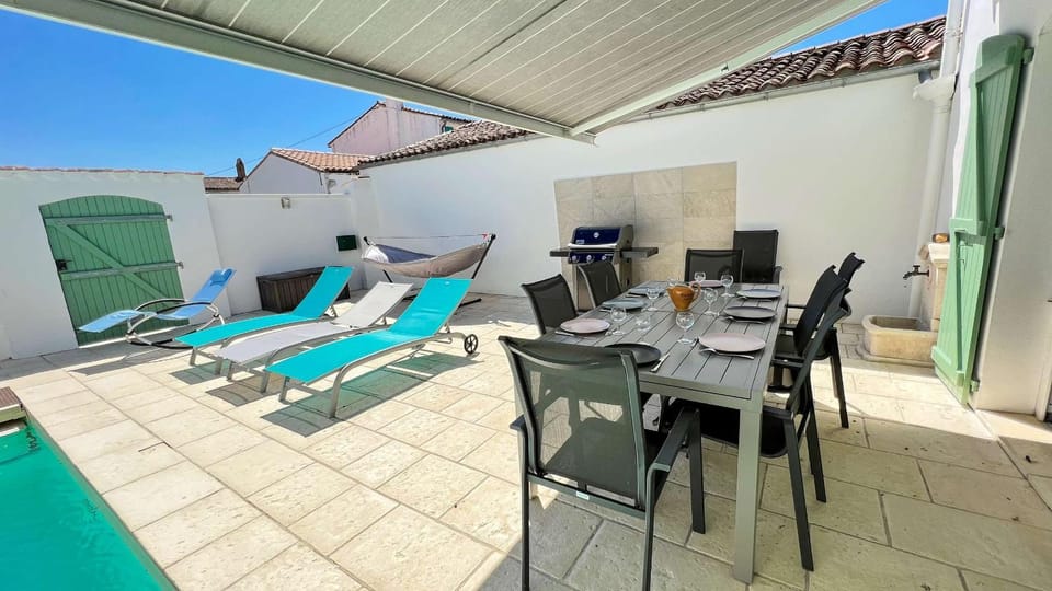 Patio, View (from property/room), Balcony/Terrace, Seating area, Dining area, Pool view, Swimming pool, sunbed