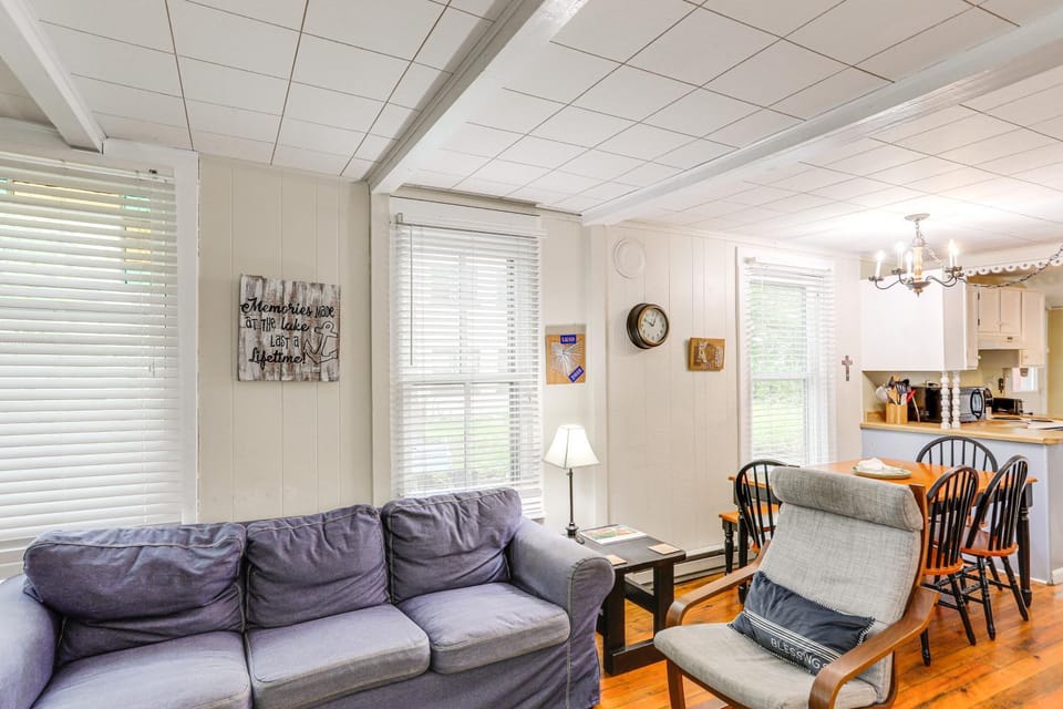 Walk to Lake Historic Lakeside Marblehead Cottage House in Lakeside