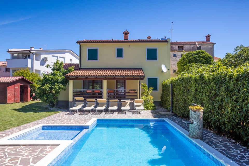 Property building, Swimming pool