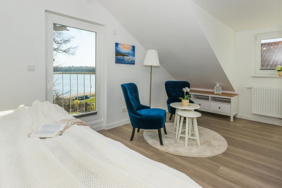 Seating area, Bedroom, Lake view