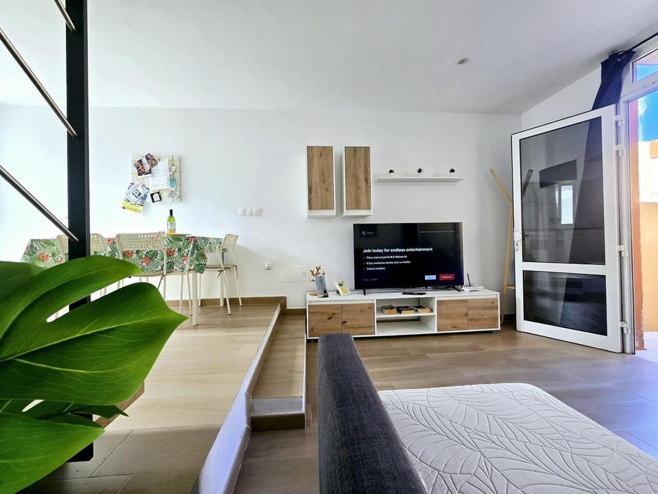 Communal lounge/ TV room, TV and multimedia, Living room, Seating area