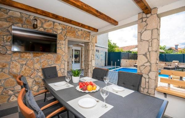 Patio, Dining area