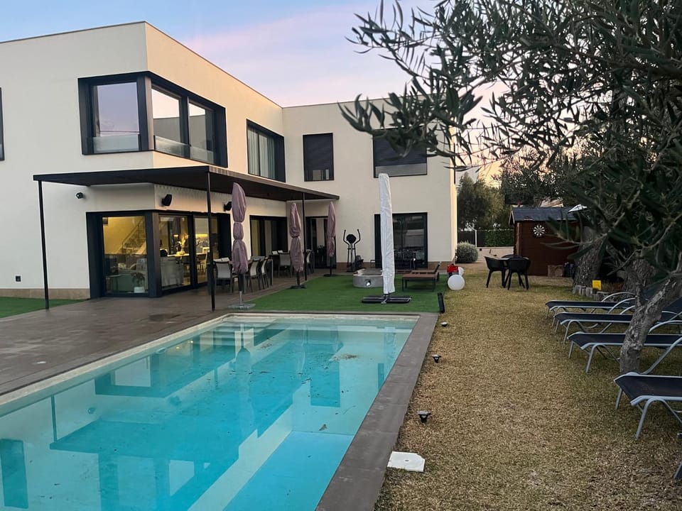 LA CASA DE LA OLIVERA Luxurious house Villa in Baix Ebre