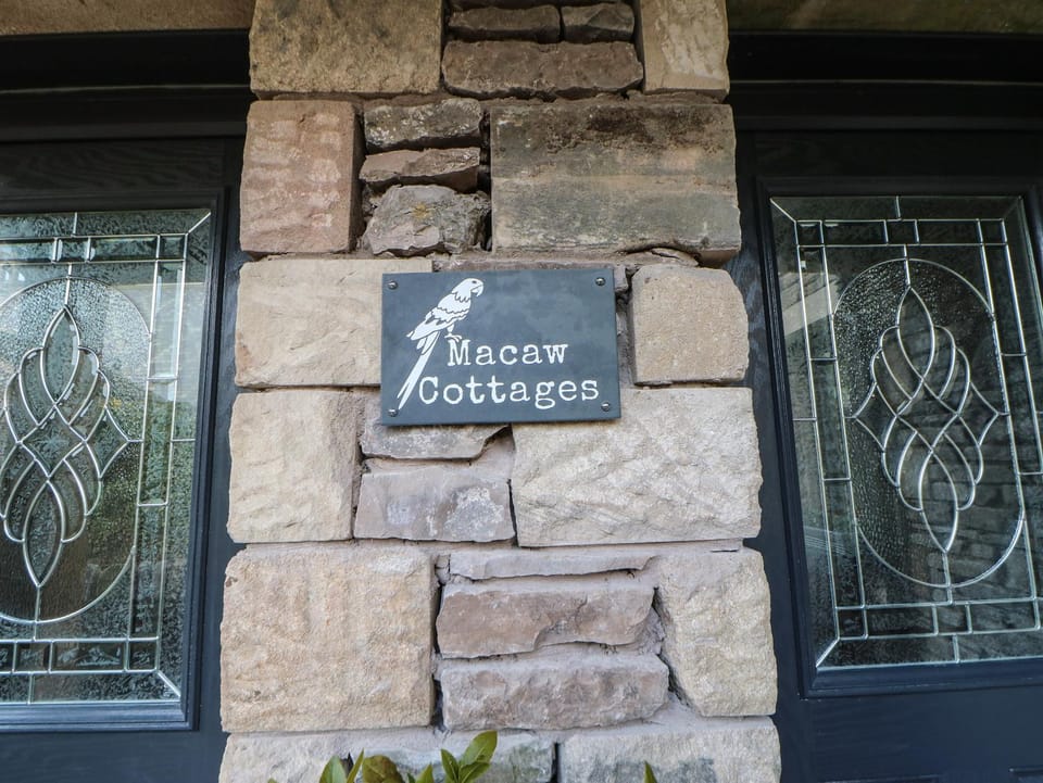 Macaw Cottages No 4A Apartment in England