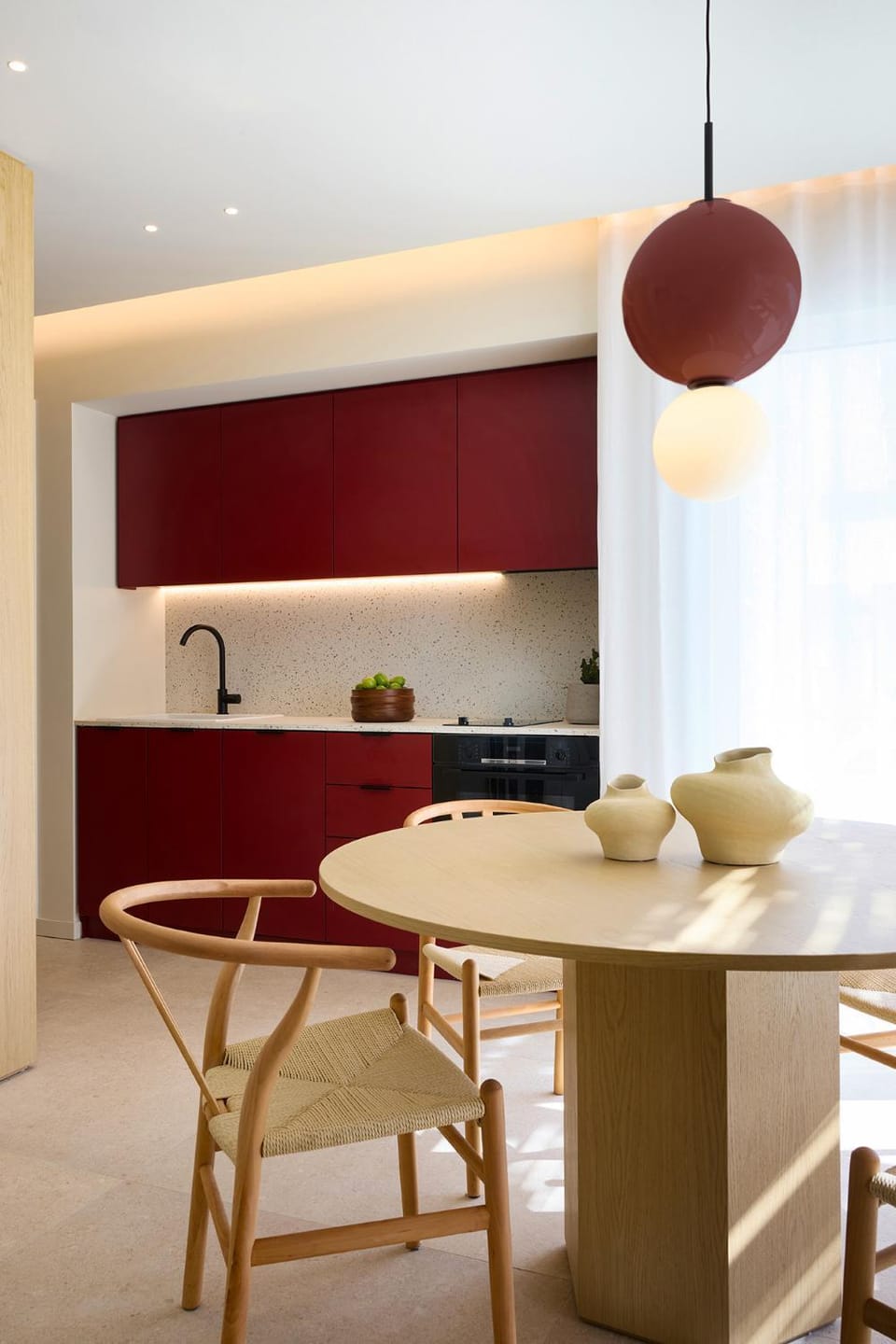 Kitchen or kitchenette, Dining area