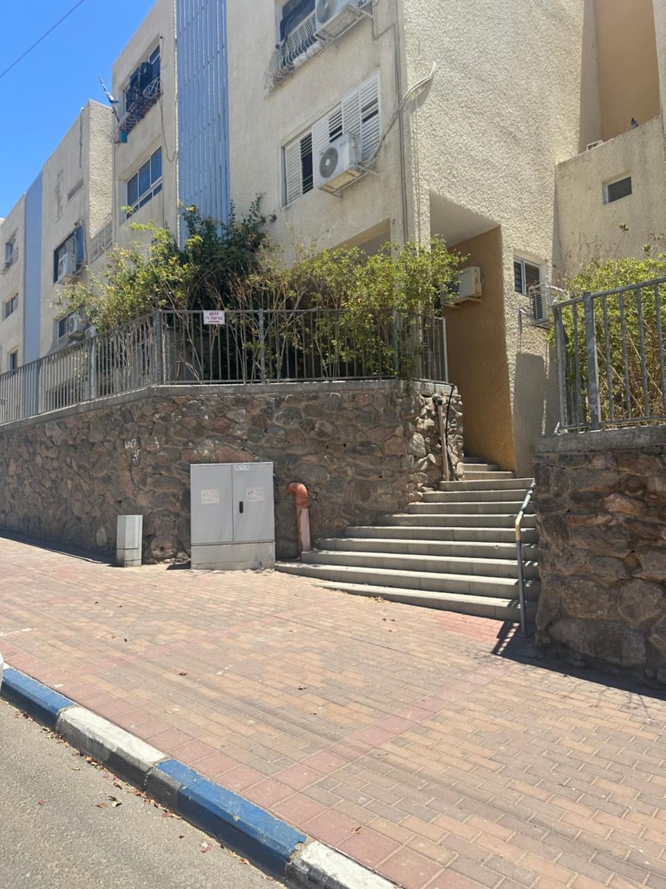 Property building, Day