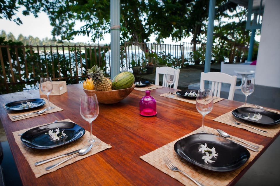 Decorative detail, Seating area, Dining area, Sea view, Area and facilities